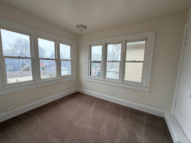 Building Photo - 3141 N Park Ave