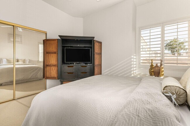 Building Photo - 8270 Hayden Rd