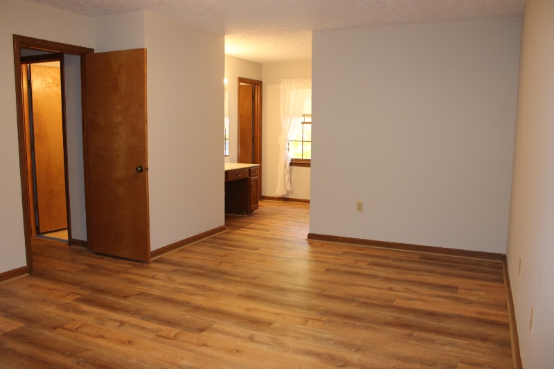 Building Photo - 438 Larkspur Ct