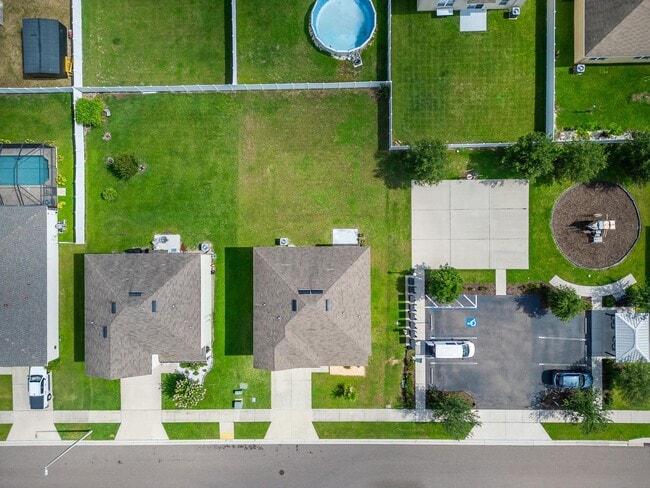 Building Photo - Stunning 5 bed/ 2 bath