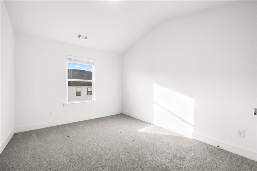 Building Photo - 124 Auburn Wds Dr