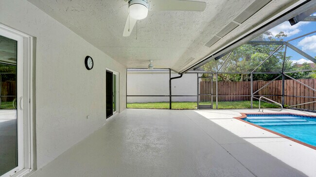 Building Photo - 20977 Country Creek Dr
