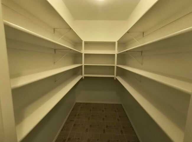 Building Photo - Beautiful and Spacious 3 bedroom, 2 bath h...