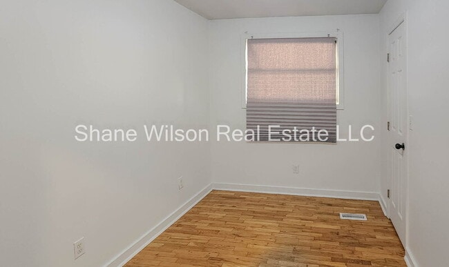 Building Photo - 1202 Greenwood Rd