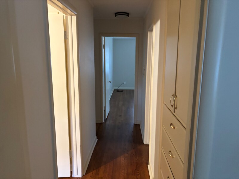 Building Photo - 2025 Mattern Dr