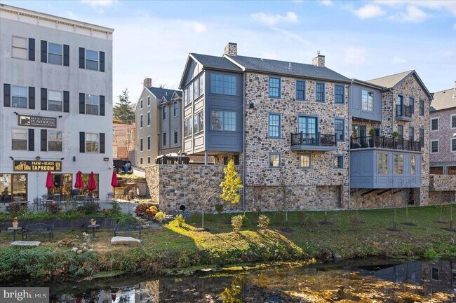 Building Photo - 1507 River Rd