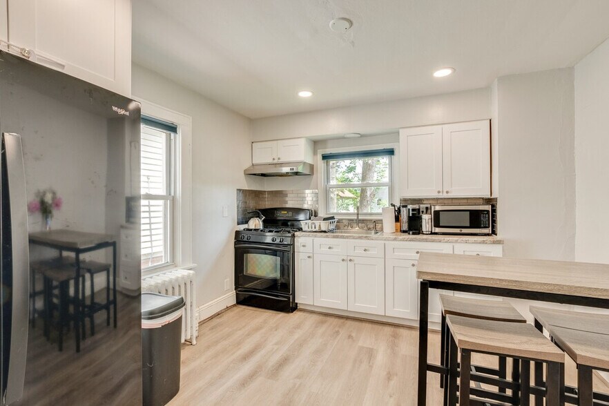 Building Photo - 278 High St