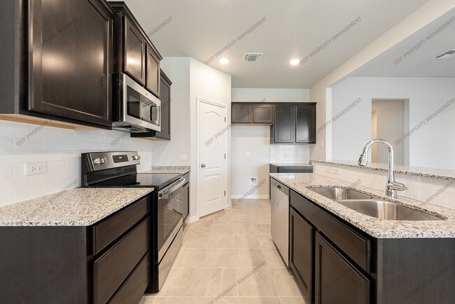 Building Photo - 3-2 in Popular Westfield Community