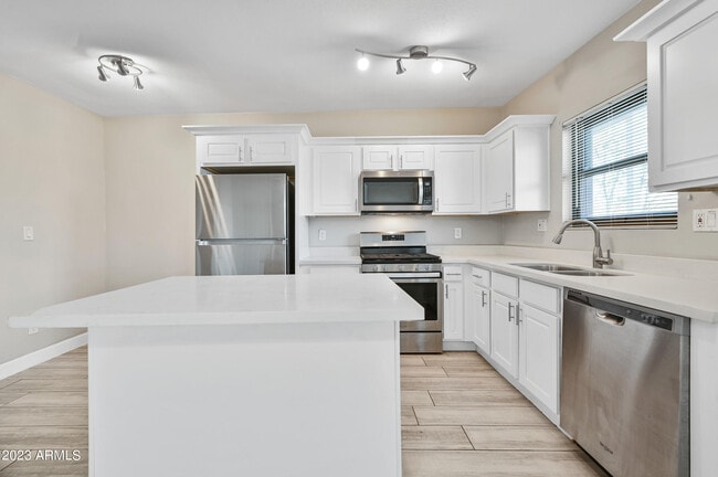 Building Photo - 1145 E Henry St