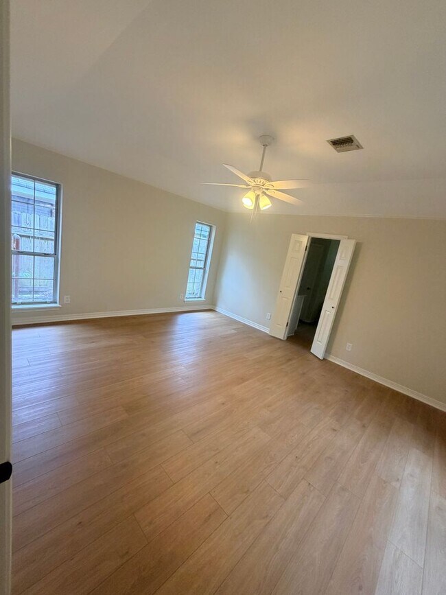 Building Photo - Gorgeous 4 Bedroom Home in Ellerbe Woods