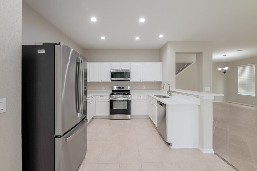 Building Photo - 26138 Flinton Dr