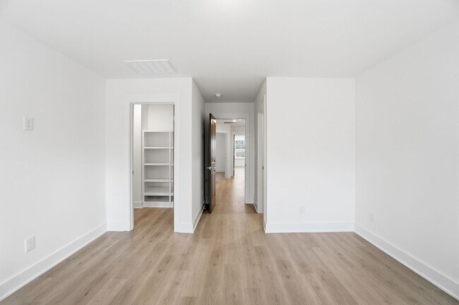 Building Photo - New Construction Townhome Minutes from Uptown