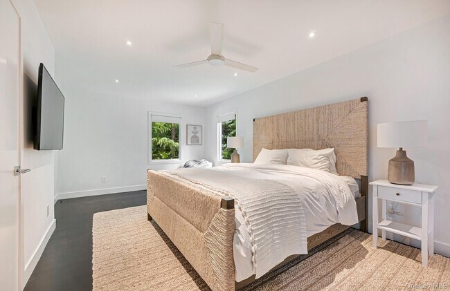 Building Photo - 8 Fox Glove Rd