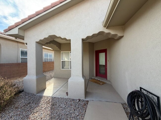 Building Photo - Roomy 3 Bedroom 2 Bathroom Home In Quintessence!