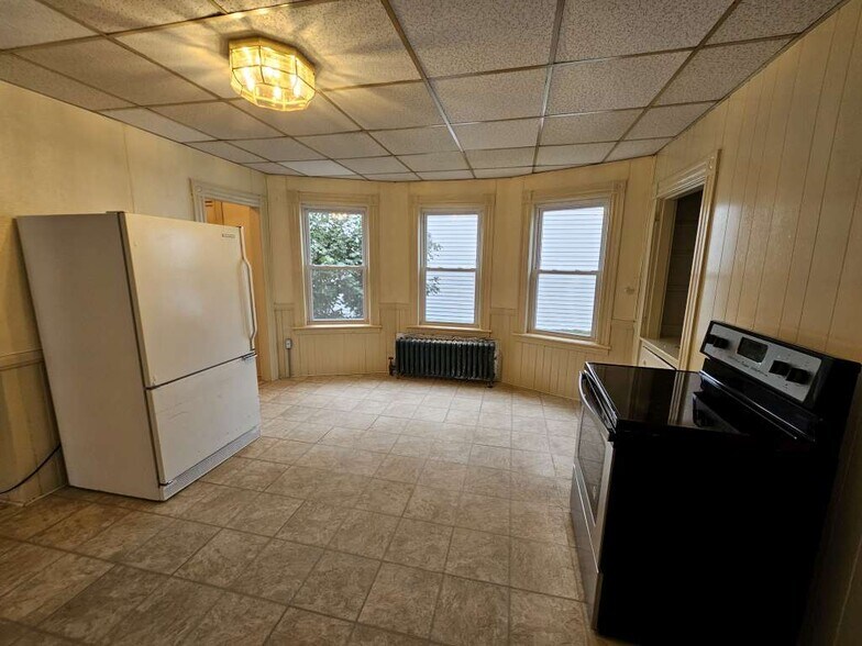 Building Photo - 20 Kosta St