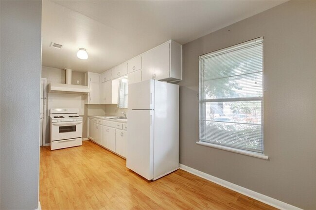 Building Photo - 507 Bellevue Pl