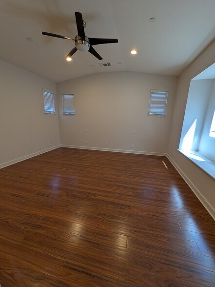 Building Photo - 344 Orchard Ave