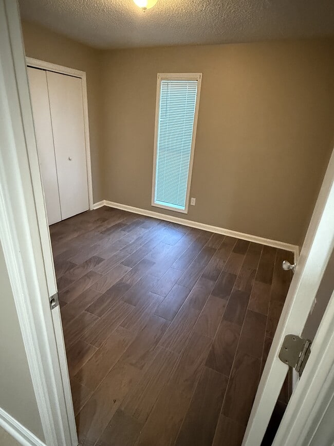 Building Photo - 855 Charter Oak Dr