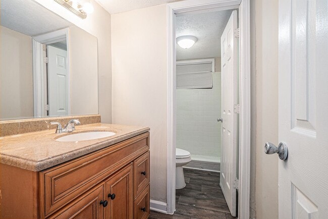 Building Photo - 529 Martindale Ct