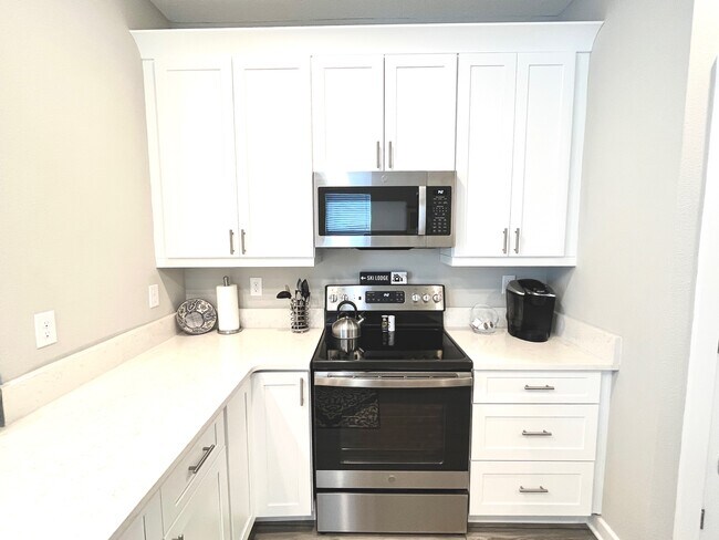 Building Photo - 6307 S Roberts Ave