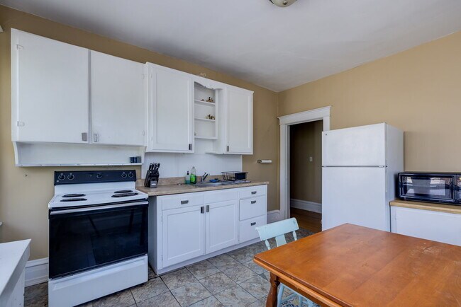 Building Photo - Stylish Downtown Apartment with a Private Oasis and Pool Retreat!