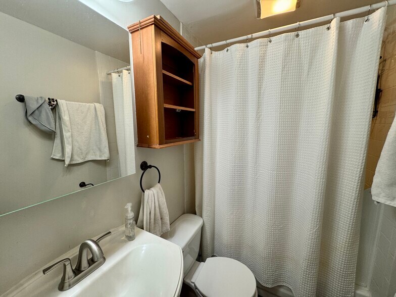 Building Photo - 719 Parker St