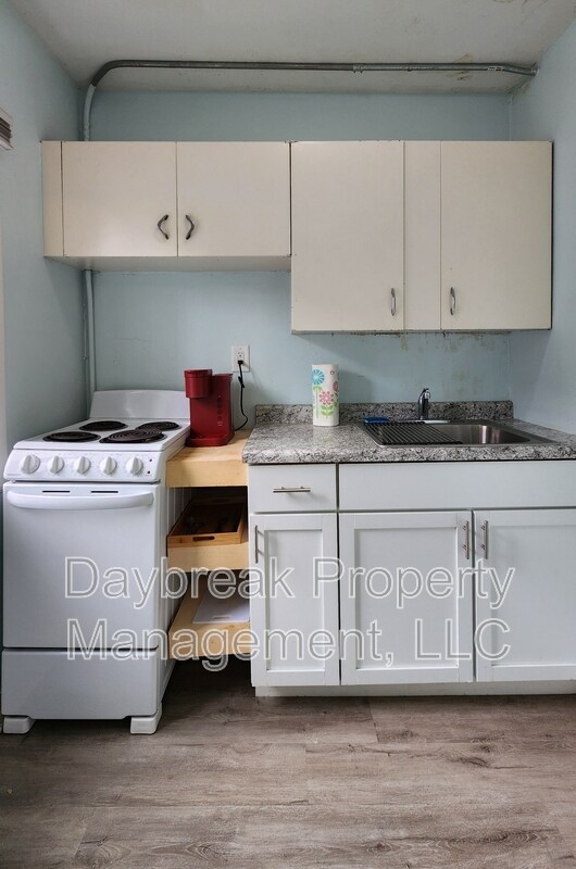 Building Photo - 1258 10th St N