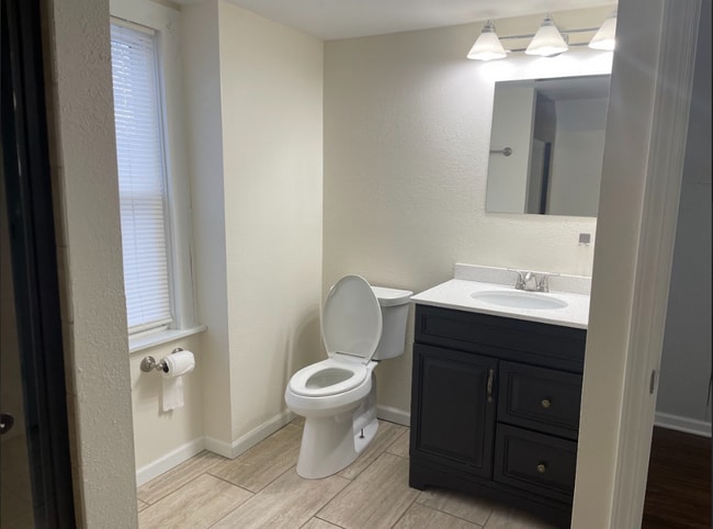 Building Photo - 282 N Franklin St