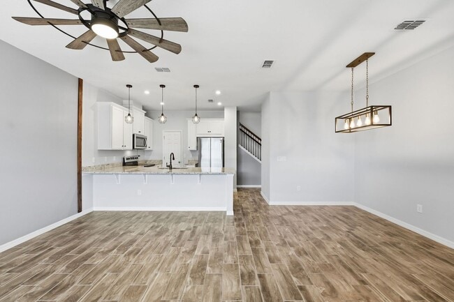 Building Photo - 3 Bedroom Resort Style Living in Gated Community