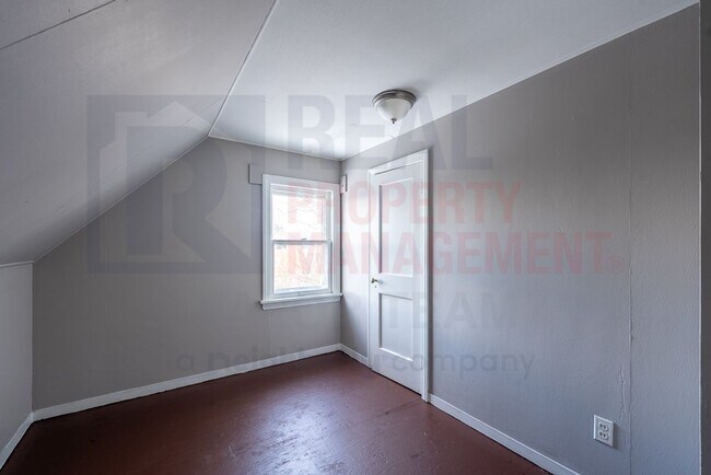 Building Photo - 8107 Goodman Ave