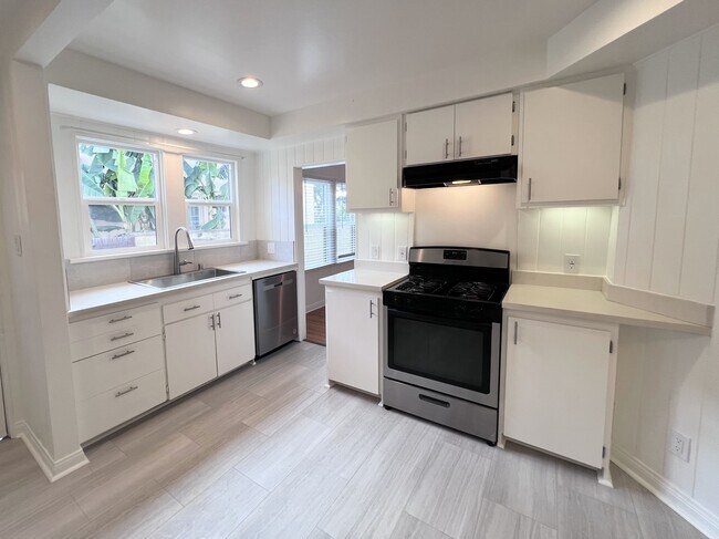 Building Photo - 4628 6th Ave