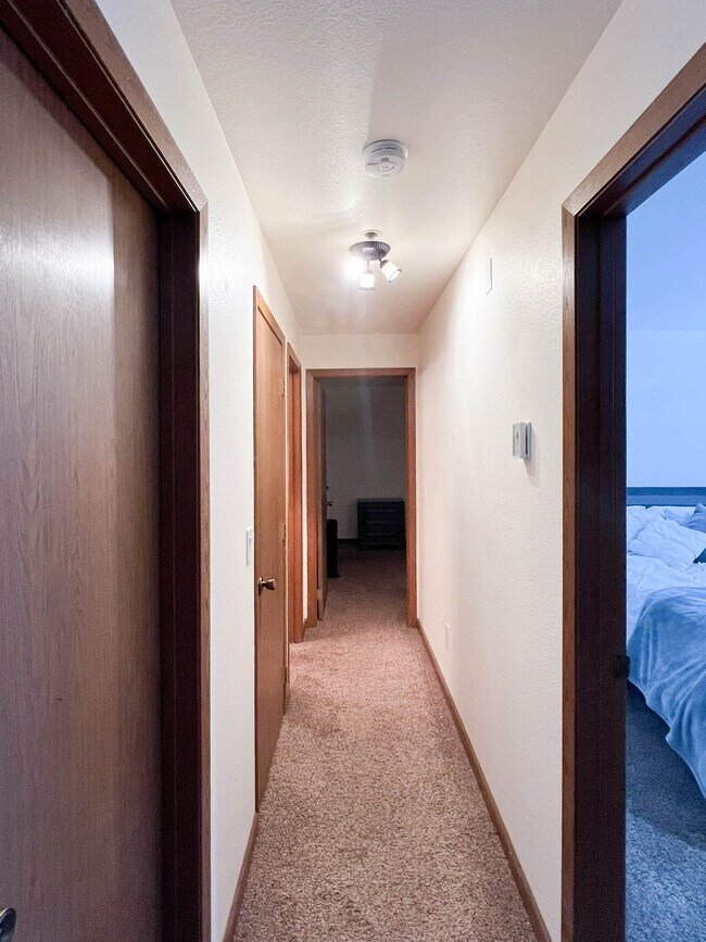 Building Photo - 1170 Denali St