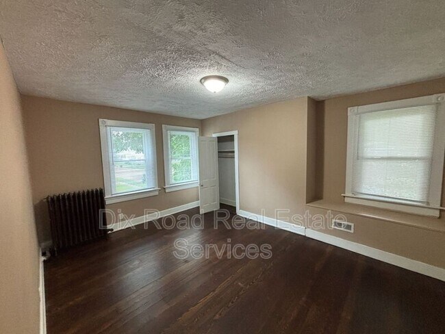 Building Photo - 1581 Madison Ave