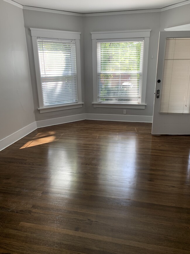 Main living room - 3568 Jackson St