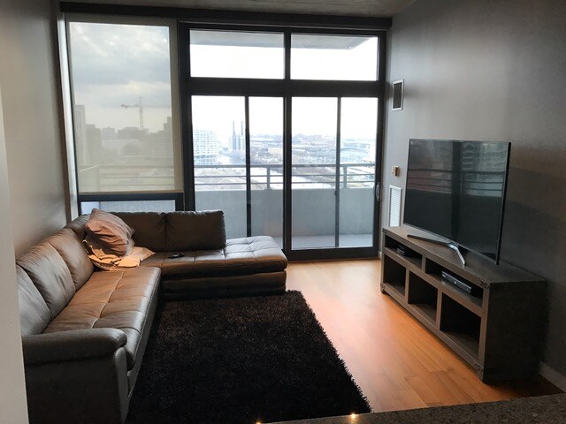 Building Photo - 235 W Van Buren St