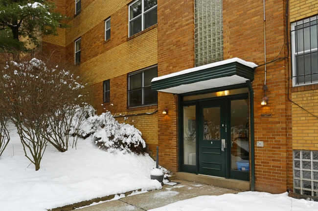 Building Photo - Pelletrea Apartments