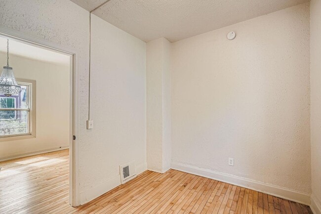 Building Photo - 610 Fairview Ave N