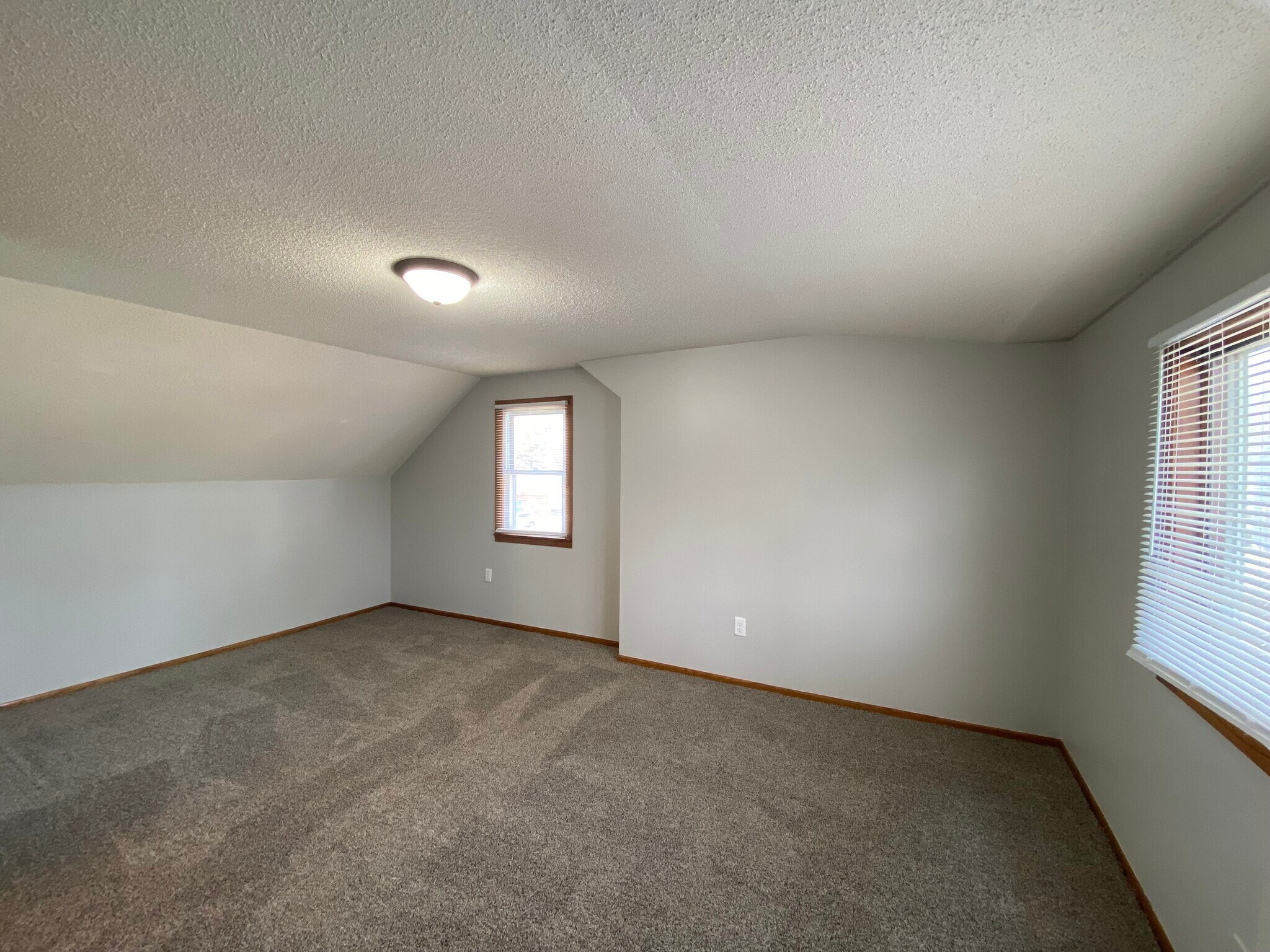 Building Photo - 610 6th Ave NW