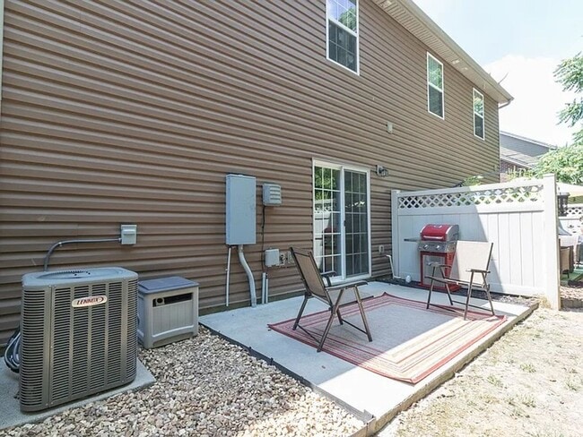 Building Photo - Beautiful 3BR TownHome