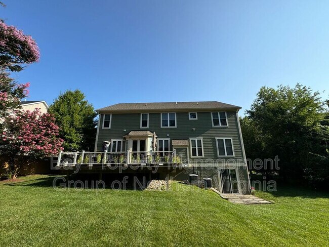 Building Photo - 10005 Murnane St