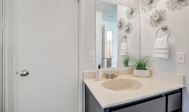 Building Photo - 5085 Valley Crest Dr