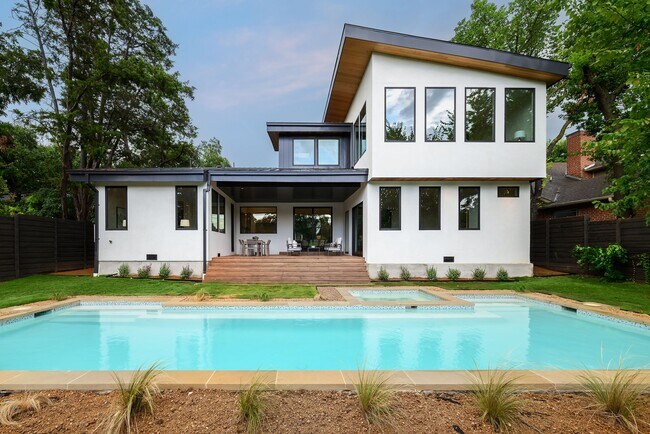 Building Photo - 5023 Lilac Ln