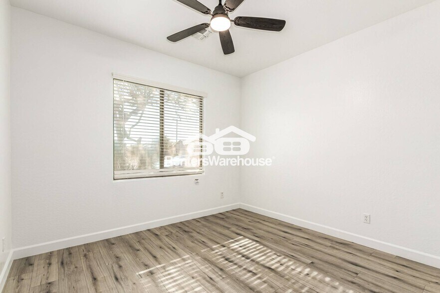 Building Photo - 17088 W Lundberg St