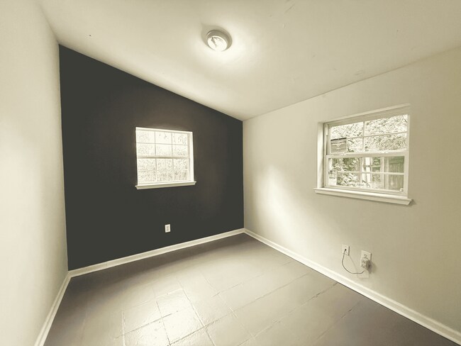 Building Photo - 427 General Mouton Ave
