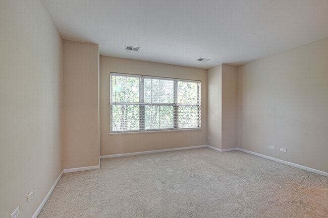 Building Photo - 726 Summit Ln