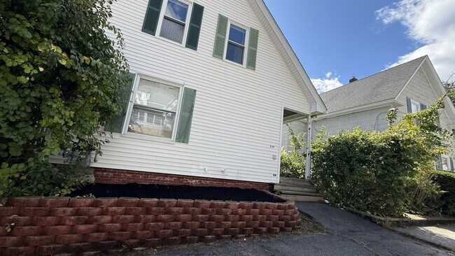 Building Photo - 439 Laurel St