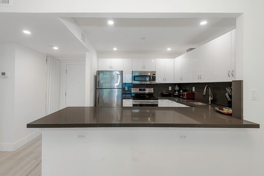 Building Photo - 2301 Collins Ave