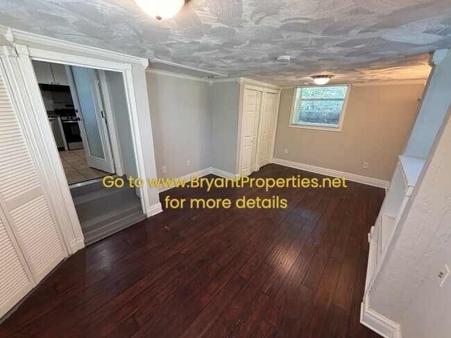 Building Photo - 720 Robert Burns Dr