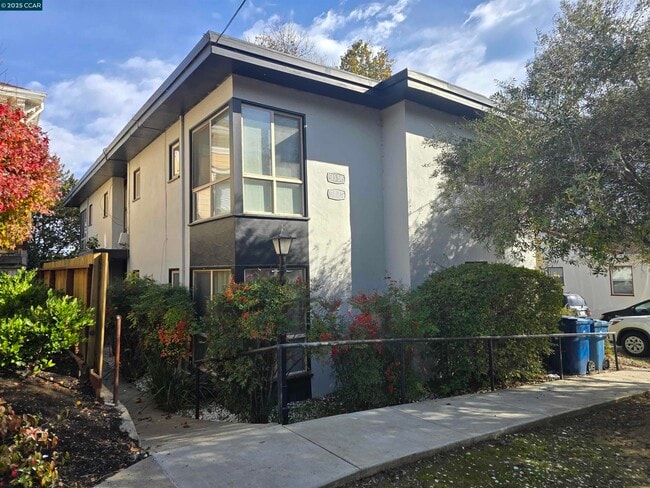 Building Photo - 517 Richardson St