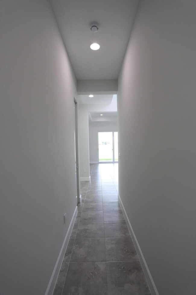 Building Photo - 15192 Wildwood Cir